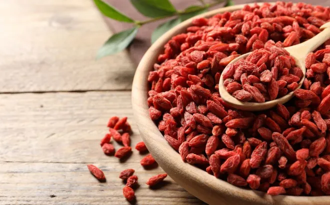 Goji berries: Η ιστορία και τα οφέλη του μικρού κόκκινου καρπού