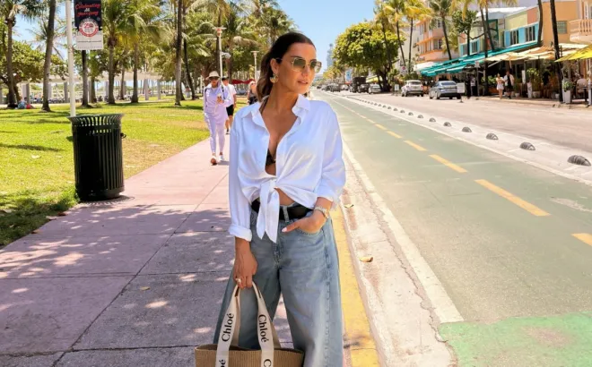  Βάσω Λασκαράκη: Έβαλε τα καλοκαιρινά της looks σε ψηφοφορία. Ποιο κερδίζει; 