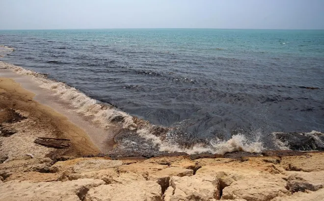 Πετρελαιοκηλίδες στον Περσικό Κόλπο: Το οικολογικό έγκλημα που αφήνει πίσω ο πόλεμος