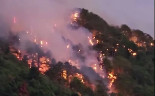 Κόνιτσα: Η φωτιά μαίνεται για έβδομη ημέρα στην Τραπεζίτσα