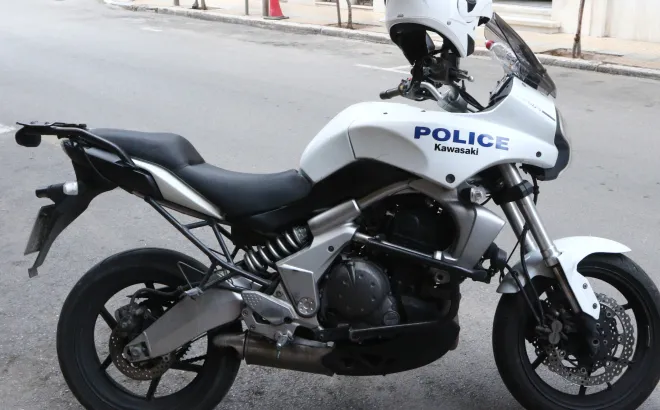 Επίθεση με μαχαίρι στην Ελευσίνα: Παραδόθηκε ο 22χρονος κατηγορούμενος