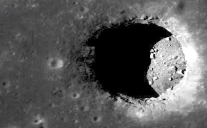 NASA: Αποστολή στη Σελήνη για να βρει αν υπάρχει τεράστιο σπήλαιο κάτω από την επιφάνειά της