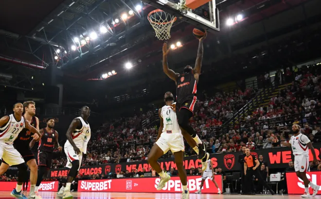 Euroleague: Δυσκολεύτηκε, αλλά έκαμψε την αντίσταση της Αρμάνι ο Ολυμπιακός με 84-78