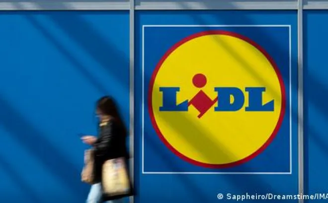 Έπαρση γερμανικής σημαίας στον στόλο του Lidl