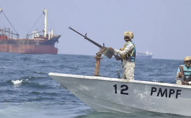 Έξι πλοία και περισσότεροι από 90 ναυτικοί στα χέρια Σομαλών πειρατών