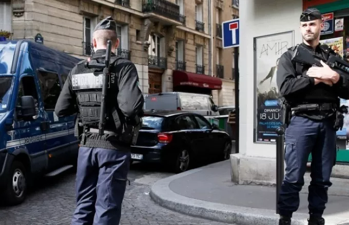 Αναπάντητα ερωτήματα μετά την αιματηρή επίθεση στην Αστυνομία του Παρισιού