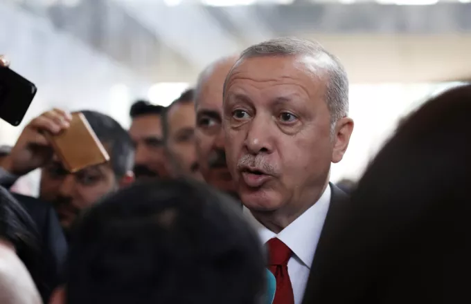 Επιμένει να απειλεί την Ευρώπη ο Ερντογάν: «Θα ανοίξω τις πύλες στους πρόσφυγες»