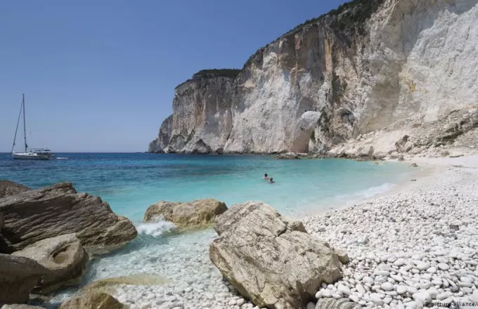 Ποιος είναι ο πάμπλουτος Γερμανός που πολεμά για έναν μικρό παράδεισο στην Κέρκυρα