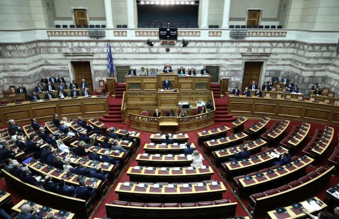 Live η μάχη Μητσοτάκη, Τσίπρα και Γεννηματά στη Βουλή