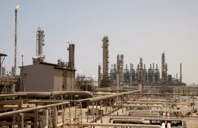 ΟΠΕΚ: Μειώνει την παραγωγή πετρελαίου κατά 500.000 βαρέλια την ημέρα