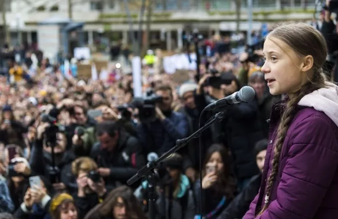 Γκρέτα Τούνμπεργκ: Διαδηλώνει στη Λωζάνη κατά των κλιματικών αλλαγών μαζί με χιλιάδες νέους