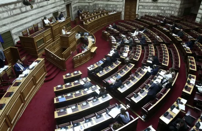 Της... επίταξης και στη Βουλή για τη δέσμευση εκτάσεων για κλειστά κέντρα προσφύγων με ΠΝΠ