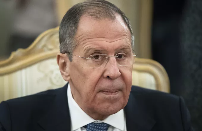 Η Δύση επιχειρεί να «εκτροχιάσει» τις διαπραγματεύσεις Μόσχας-Κιέβου με την «υστερία» για την Μπούκα, δηλώνει ο Λαβρόφ