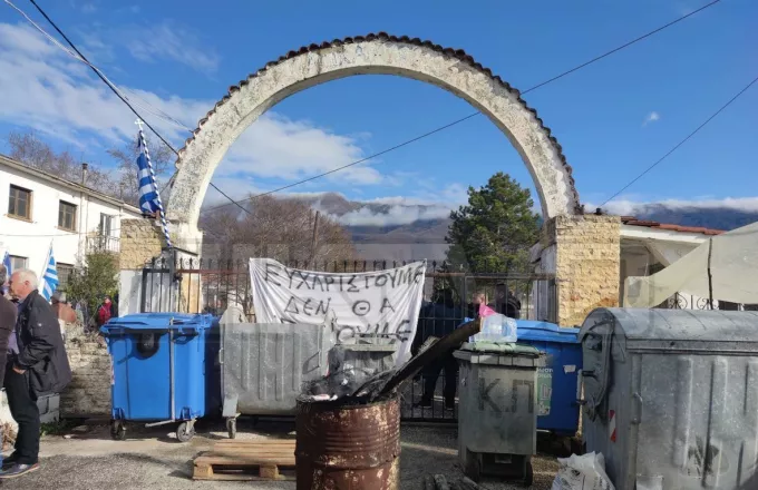 Σέρρες: Διαμαρτυρία κατοίκων Ροδόπολης – Κλειστό αυτή την ώρα το στρατόπεδο (pics - vid) 