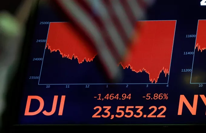 «Ελεύθερη» πτώση του Dow Jones - Χαμηλότερα κι από όταν ανέλαβε την προεδρία ο Τραμπ