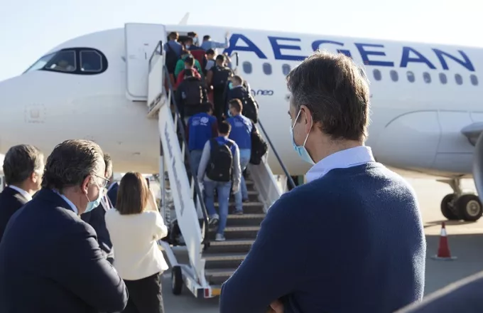 Για την Γερμανία αναχώρησαν 50 ανήλικοι πρόσφυγες - Στο αεροδρόμιο ο πρωθυπουργός (pics)