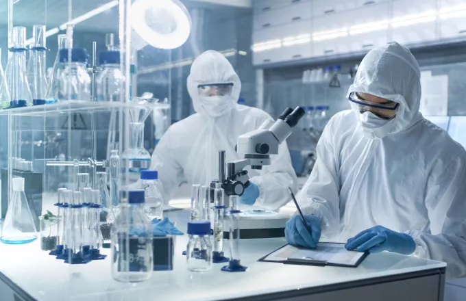 Ρωσία: Το Κρατικό Κέντρο Ιολογίας και Βιοτεχνολογίας θα ξεκινήσει παραγωγή εμβολίου το Νοέμβριο