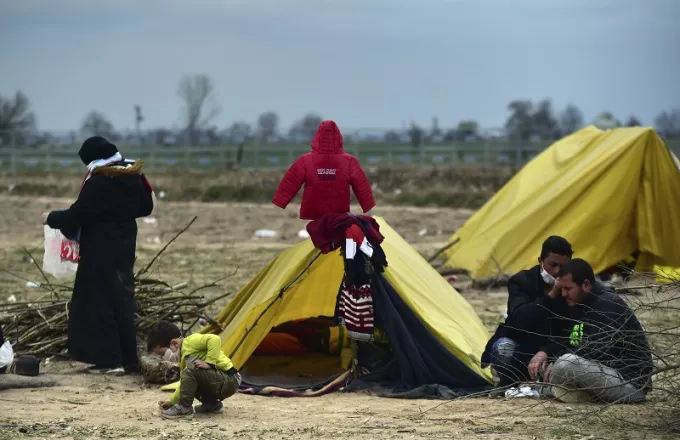 Σφυροκόπημα Guardian κατά Ερντογάν: Πιόνια στο παιχνίδι του οι πρόσφυγες