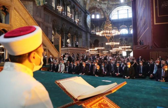 Figaro: Επίδειξη ισλαμικής δύναμης από Ερντογάν - Τέλος η κοσμική χώρα του Κεμάλ Ατατούρκ