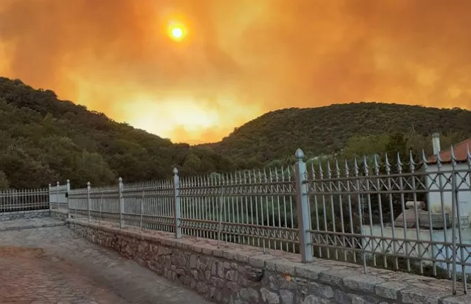 Λακωνία: Με μικρές αναζωπυρώσεις το πύρινο μέτωπο στα Λαγκάδια (vid)