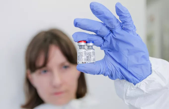 Κορωνοϊός: Στη Ρωσία αυτή τη στιγμή αναπτύσσονται 45 εμβόλια σε 15 πλατφόρμες