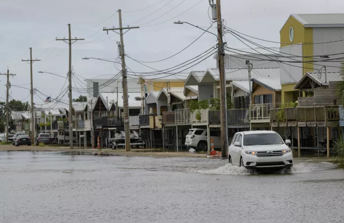 Εκκενώνονται περιοχές στη Λουιζιάνα, εν αναμονή των «δίδυμων τυφώνων»