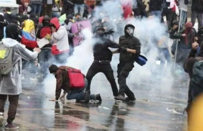 Κολομβία: 8 νεκροί σε ταραχές μετά τον θάνατο άνδρα κατά τη σύλληψή του
