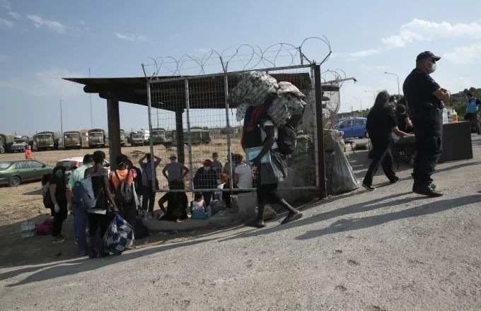 Πίεση προς τη βρετανική κυβέρνηση να υποδεχθεί πρόσφυγες από τη Μόρια