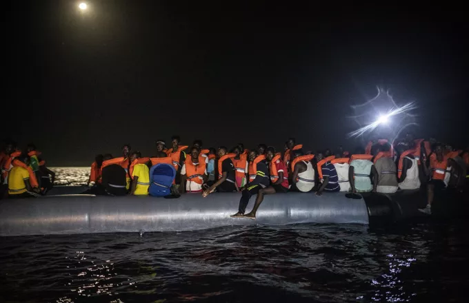  Βίντεο από τη μεγάλη επιχείρηση διάσωσης μεταναστών στη Δήλο