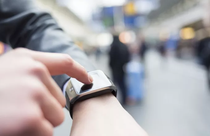 Έξυπνα ρολόγια, κοσμήματα, ρούχα και εφαρμογές για κινητά σε υπηρεσίες υγείας