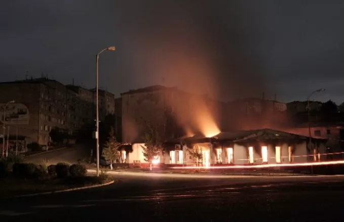 Ναγκόρνο Καραμπάχ: Σφοδροί βομβαρδισμοί σημειώθηκαν τη νύχτα στο Στεπανακέρτ