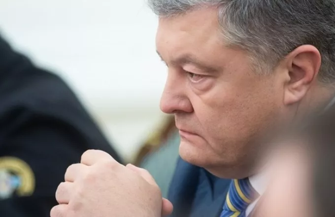 Ο πρώην πρόεδρος Ποροσένκο καταγγέλλει ότι εμποδίστηκε να φύγει από την Ουκρανία