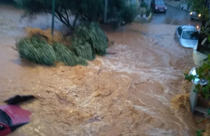 Στο έλεος της κακοκαιρίας η Κρήτη: Μεγάλες οι καταστροφές (pics - vid)