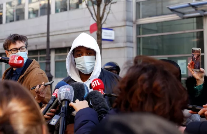 Γαλλία: Σε ανάκριση οι αστυνομικοί που κατηγορούνται για επίθεση σε μαύρο παραγωγό