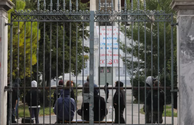 Επιχείρηση αστυνομικών στο Πολυτεχνείο - 92 προσαγωγές