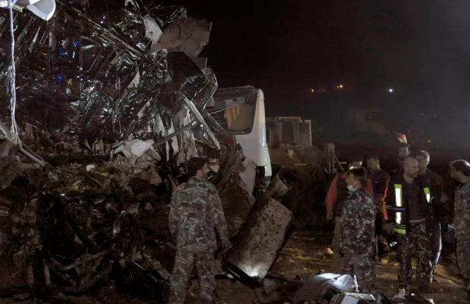 Συρία: Ισραηλινοί πύραυλοι έπληξαν το στρατιωτικό αεροδρόμιο της Χομς-Έξι τραυματίες