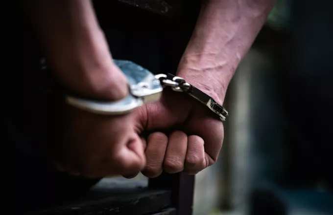 Σύλληψη 32χρονου για ένοπλες ληστείες σε καταστήματα σε διάφορες περιοχές της Αττικής