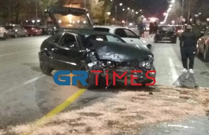 Θεσσαλονίκη: Τροχαίο στην παραλιακή – Σοβαρές ζημιές σε τρία ΙΧ  (pics - video)