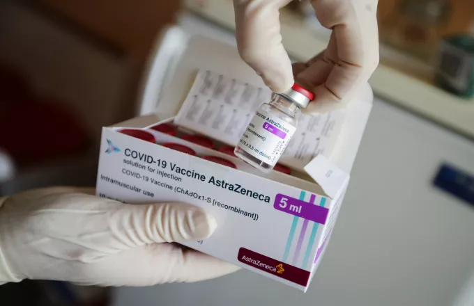 Financial Times: Αποτελεσματικό το εμβόλιο της AstraZeneca κι ως επαναληπτική, τρίτη δόση