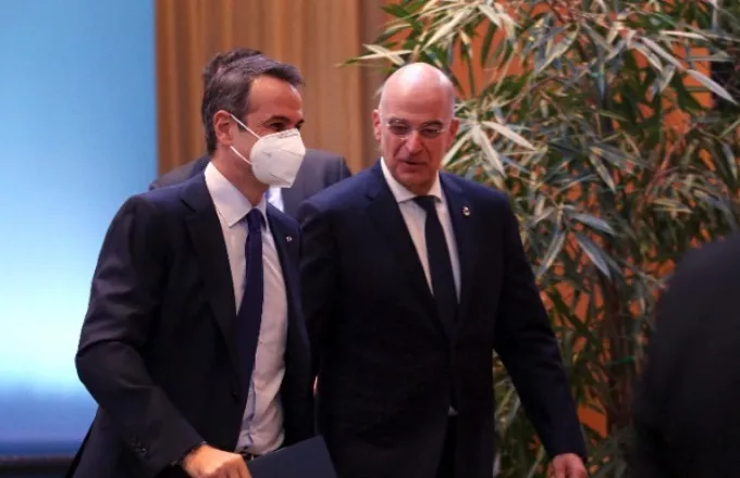 Στις Βρυξέλλες ο Νίκος Δένδιας - Συνοδεύει τον πρωθυπουργό στη σύνοδο του ΝΑΤΟ