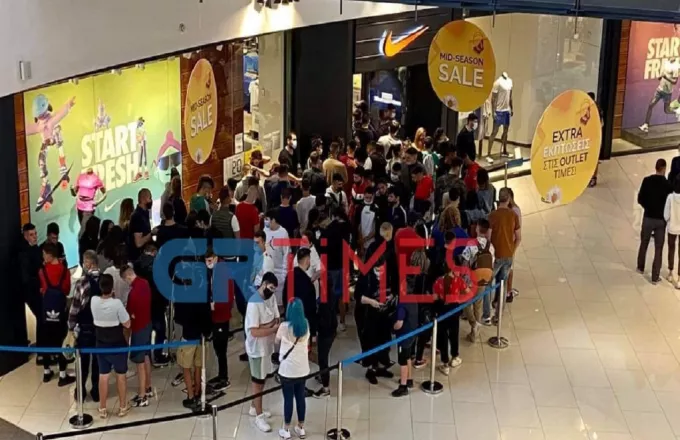 Θεσσαλονίκη: Απίστευτος συνωστισμός σε mall (φώτο-Vid)