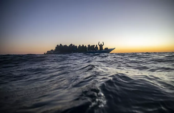 Λιβυή: Μια έγκυος νεκρή μετά από βύθιση σκάφους με μετανάστες