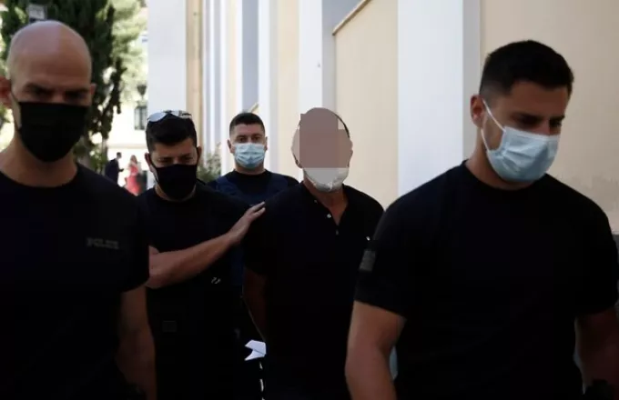 Προθεσμία για να απολογηθεί στις 8 Ιουλίου για δύο νέες υποθέσεις βιασμού, έλαβε ο Λιγνάδης