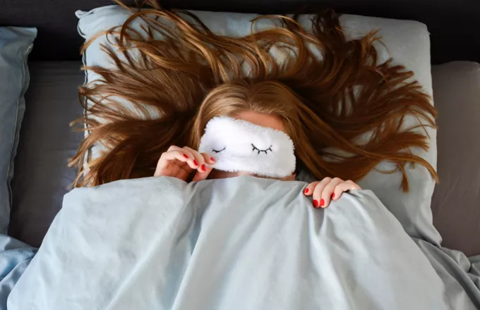 Καιρός να αλλάξεις τη σχέση σου με το ξυπνητήρι - Τι προτείνουν οι ειδικοί ύπνου