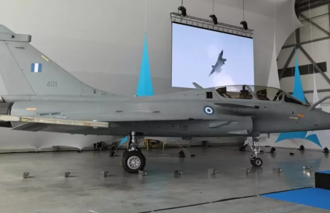 Aυτό είναι το 1ο ελληνικό Rafale - Φλώρος: Θαυμάζοντας τα εθνικά μας χρώματα! (vid,pics) 