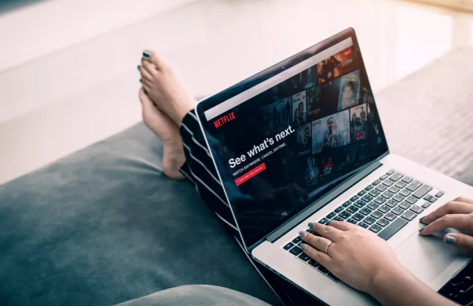 Τα 5 shows του Netflix που θα παρακολουθήσεις τις μέρες που σε καταβάλλει το άγχος