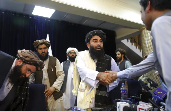 Αφγανιστάν-Ταλιμπάν: Υποχρεωτική η μαντίλα, όχι όμως η μπούρκα