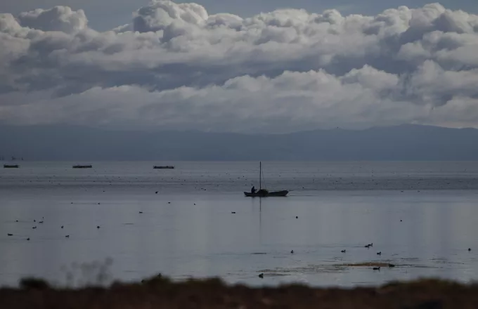 «Όλα βρωμάνε θάνατο»: Στο Περού ο καθαρισμός των ακτών από το πετρέλαιο συνεχίζεται