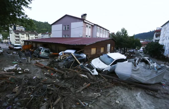 Τουρκία: Στους 27 αυξήθηκε ο αριθμός των νεκρών από τις πλημμύρες στις βόρειες περιφέρειες