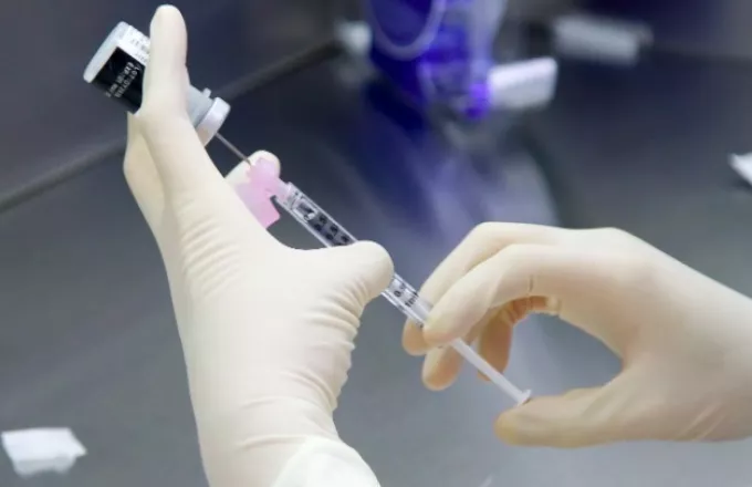 Μετάλλαξη Δέλτα plus: Τι εμβόλιο ετοιμάζει το Πανεπιστήμιο της Οξφόρδης
